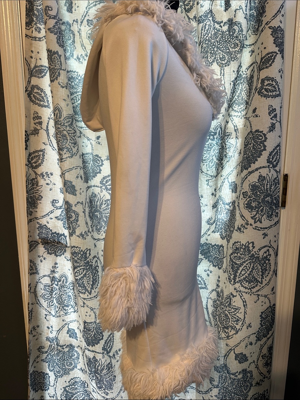 Faux-Fur Trim Hooded Bodycon Dress in Cream - Picture 4 of 5